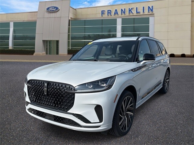 2025 Lincoln Aviator Black Label photo 3