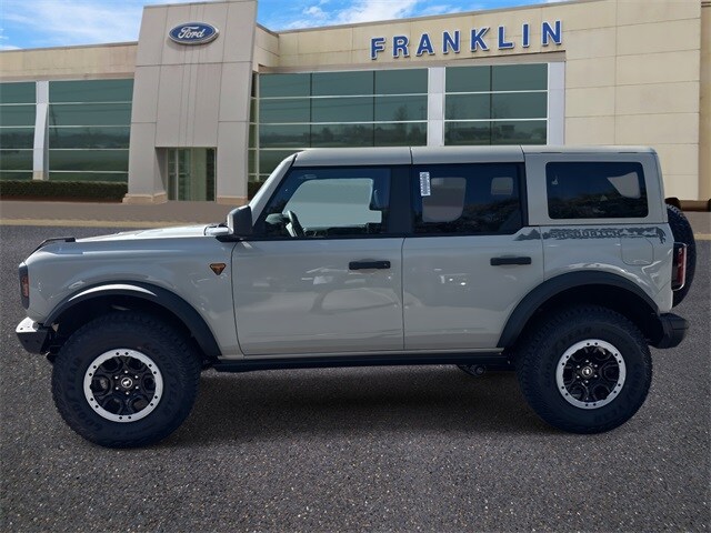 2025 Ford Bronco Badlands photo 3