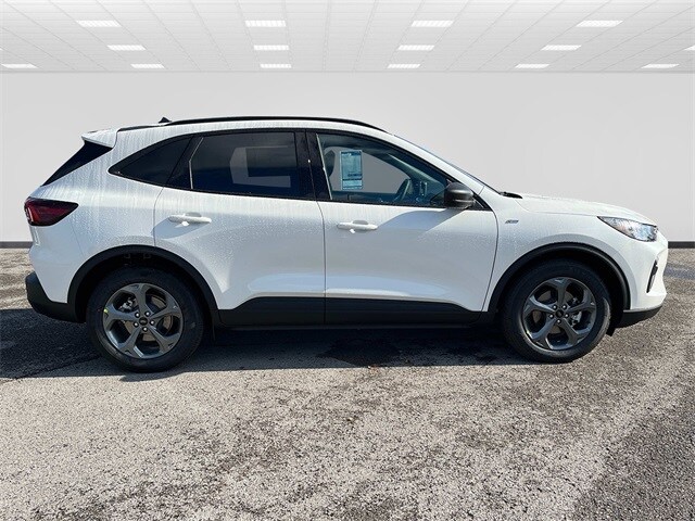 2025 Ford Escape Hybrid ST-Line photo 2