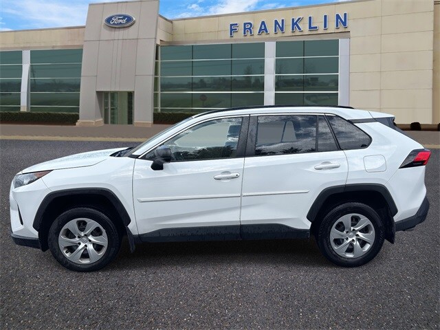 2021 Toyota RAV4 LE photo 3