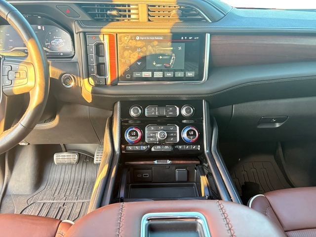 2024 GMC Yukon Denali Ultimate - Photo 13