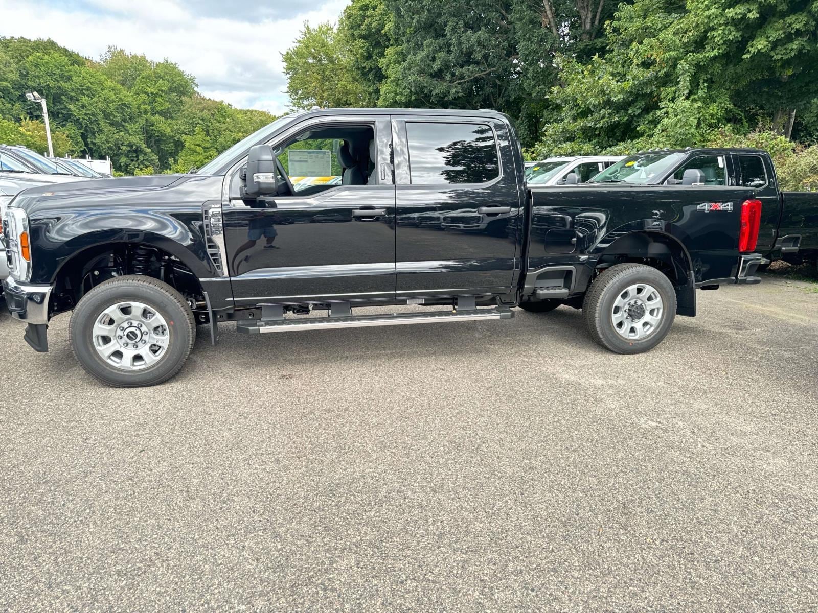 2024 Ford F-350 XLT 2