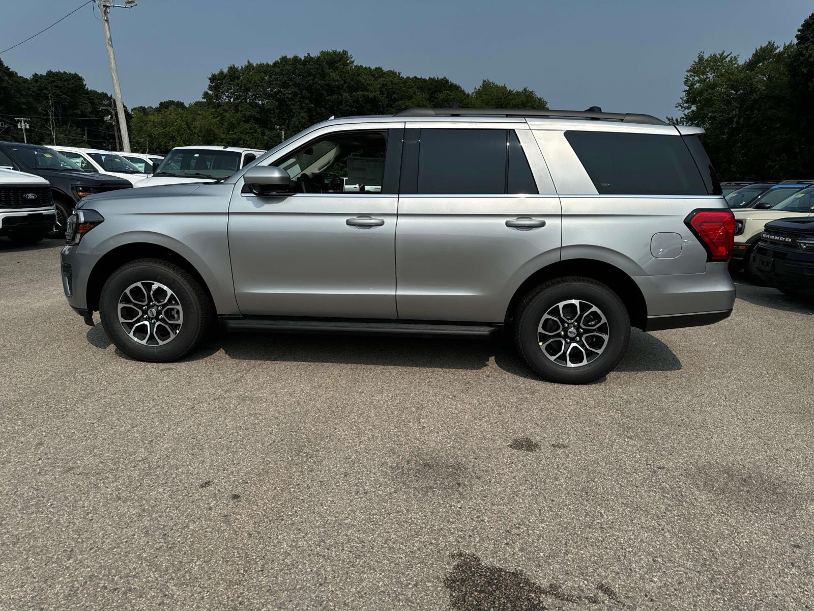 2024 Ford Expedition XLT 2