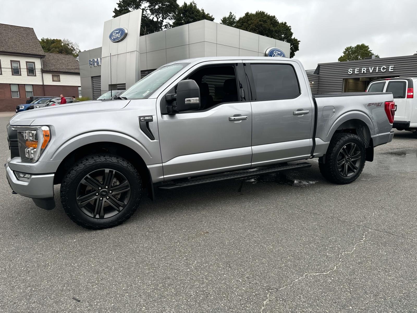 2021 Ford F-150 XLT 2