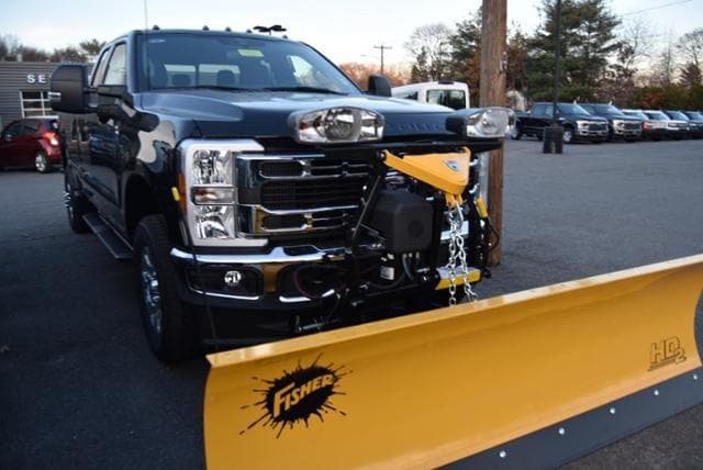 2023 Ford F-250 with Plow XLT 4