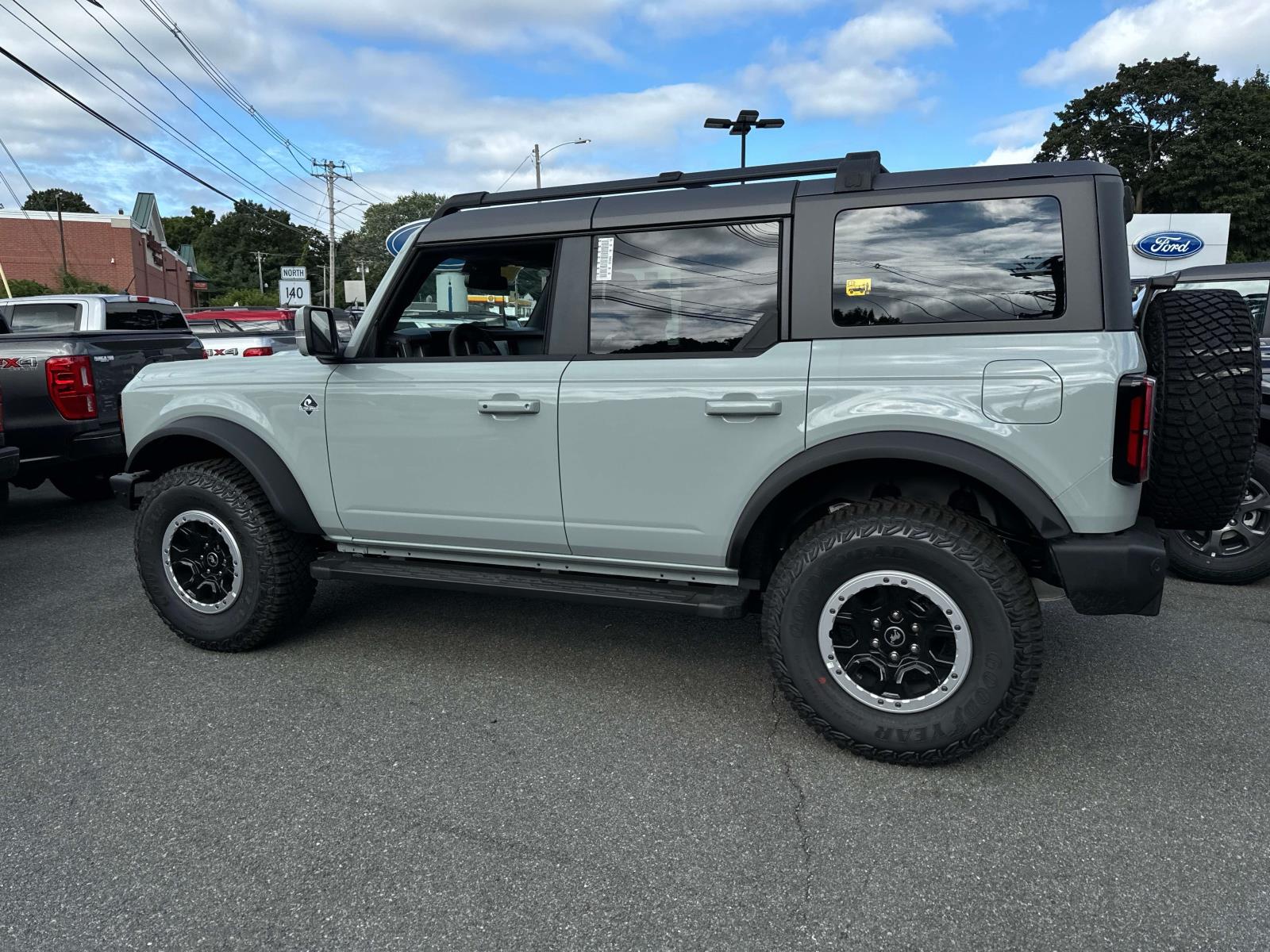 2024 Ford Bronco Outer Banks 3