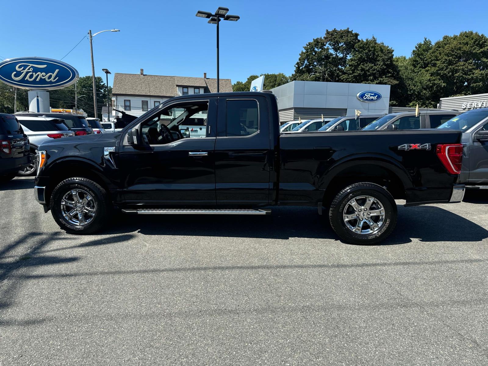 2021 Ford F-150 XLT 2