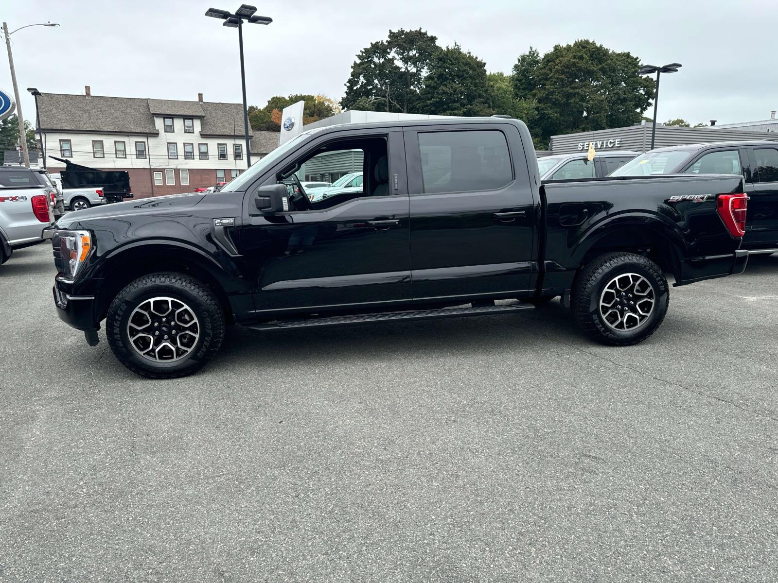 2022 Ford F-150 XLT 2