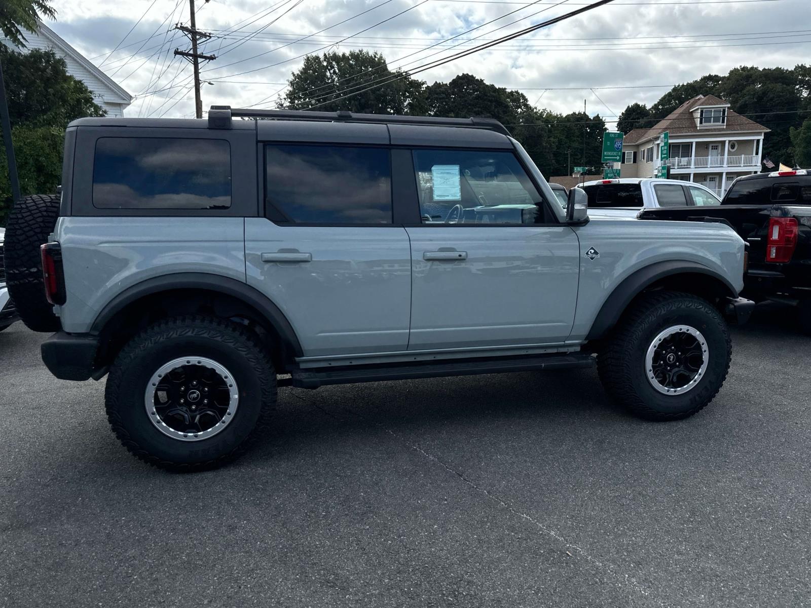 2024 Ford Bronco Outer Banks 4