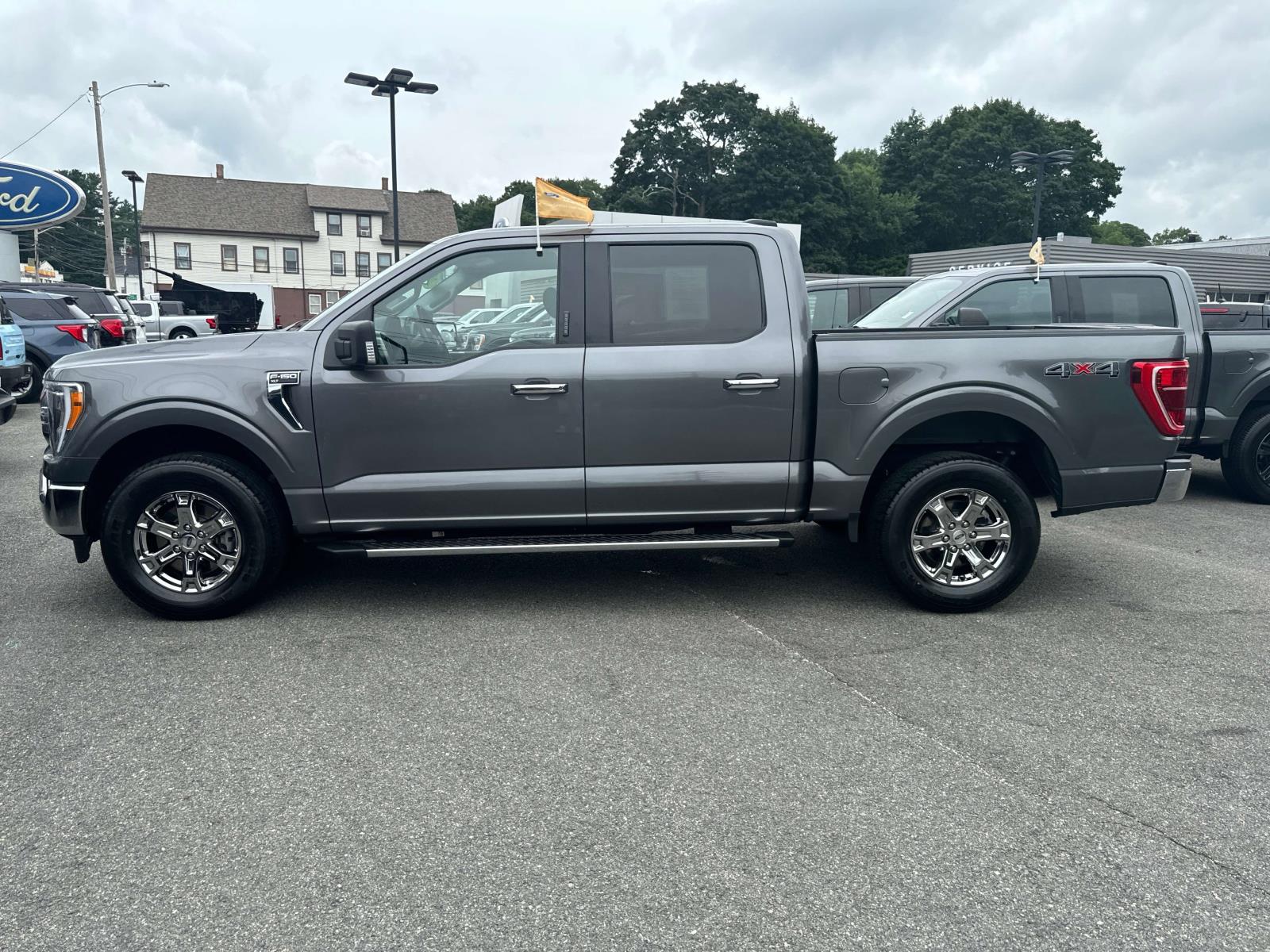 2021 Ford F-150 XLT 2