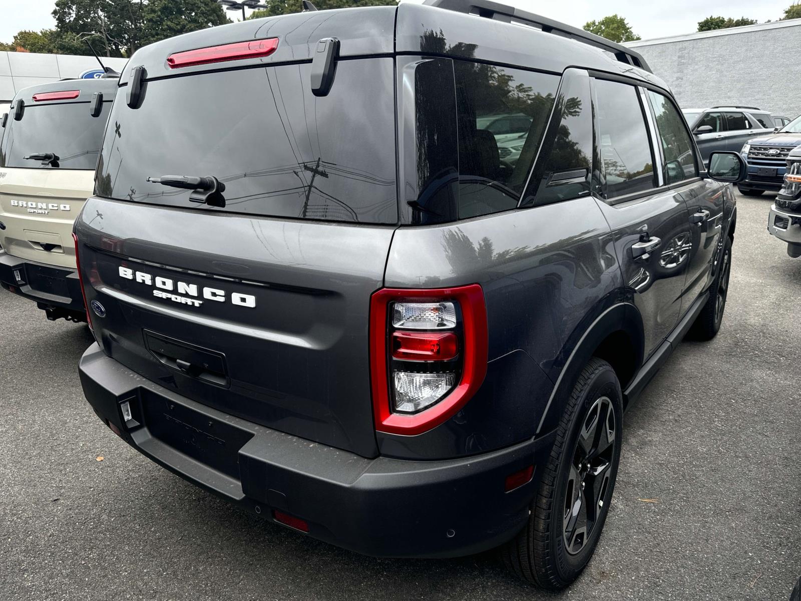 2024 Ford Bronco Sport Outer Banks 2