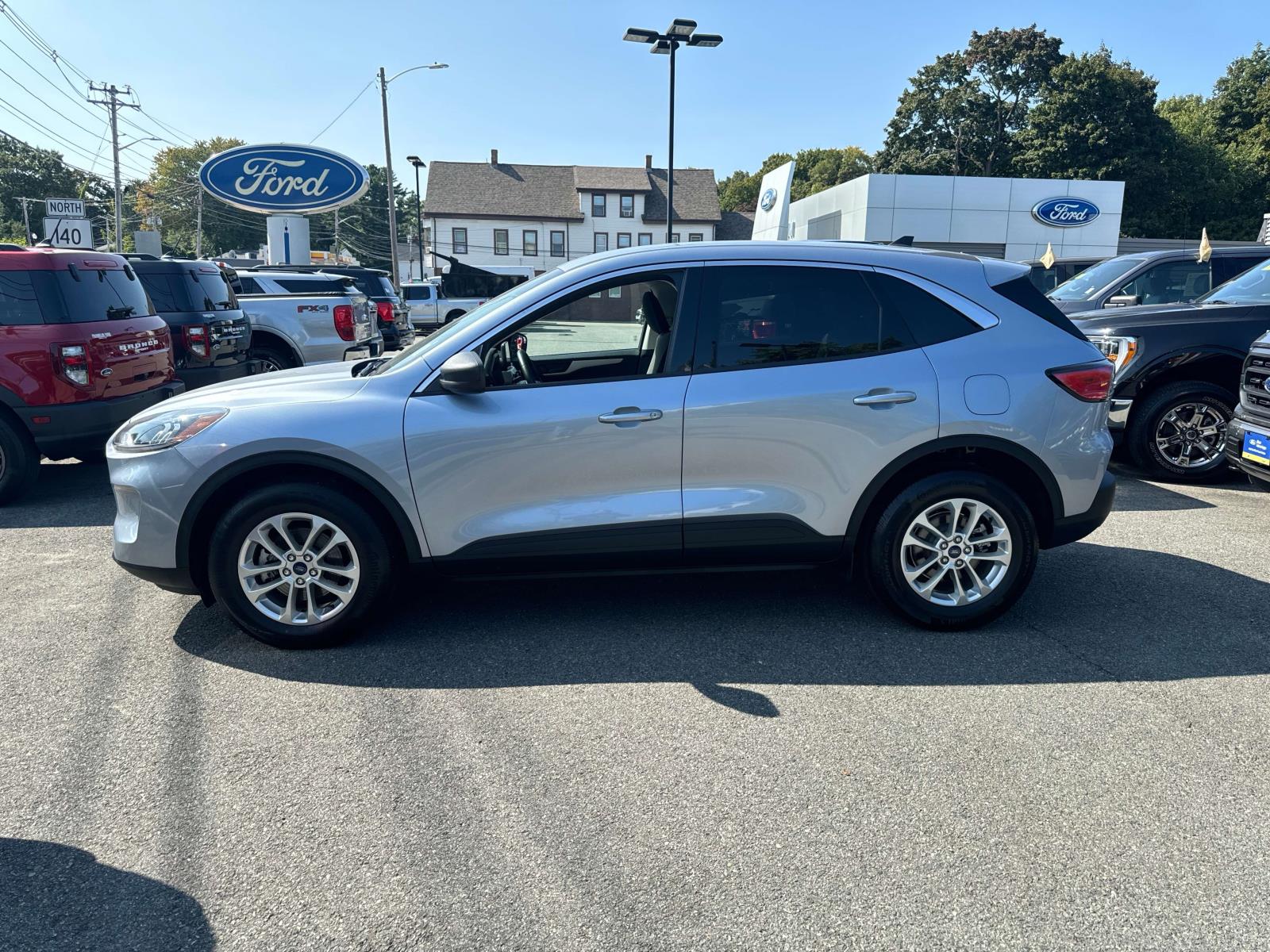 2022 Ford Escape SE 2