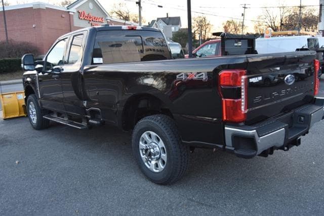 2023 Ford F-250 with Plow XLT 2