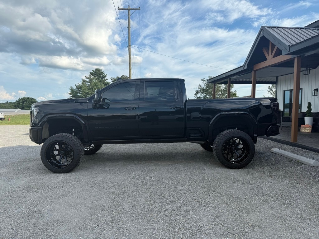 2024 GMC Sierra 2500HD Denali Ultimate's photo