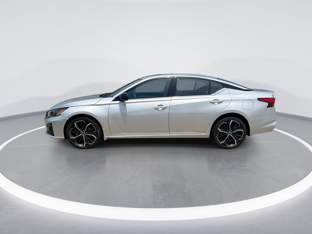 2023 Nissan Altima SR - Photo 6