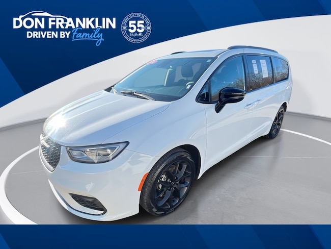 2025 Chrysler Pacifica Limited's photo