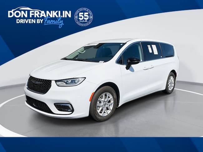 2024 Chrysler Pacifica Touring L's photo