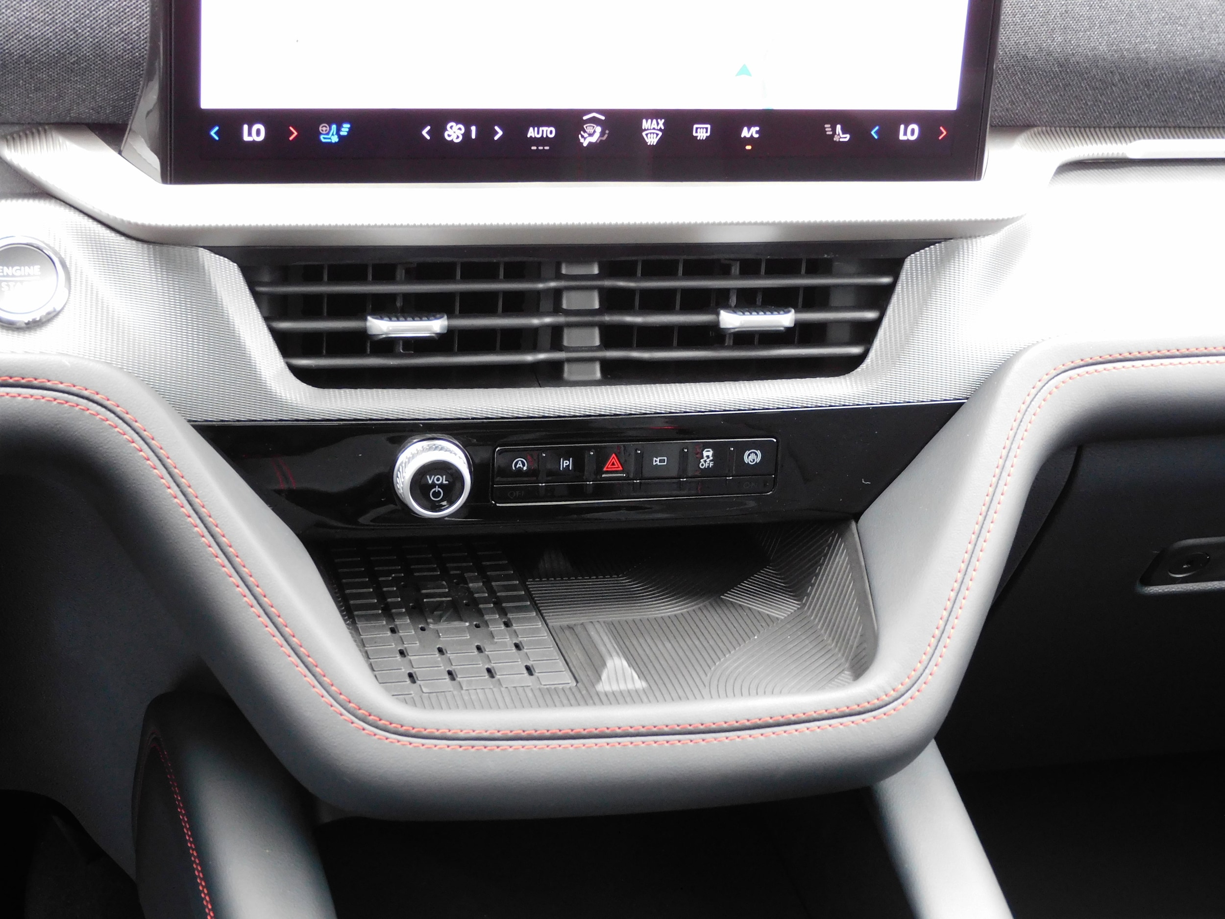 2025 Ford Explorer ST - Photo 16