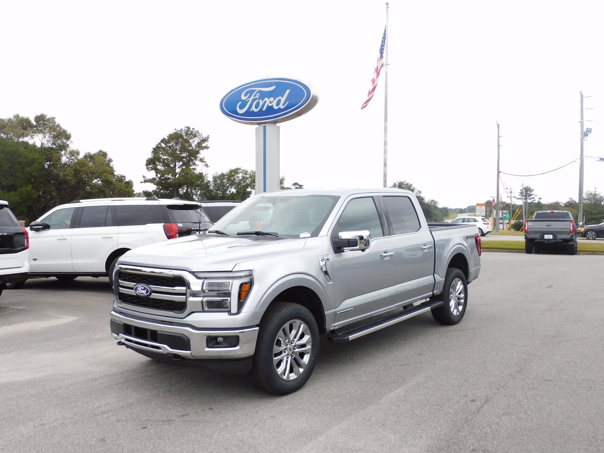 2025 Ford F-150 Lariat photo 2
