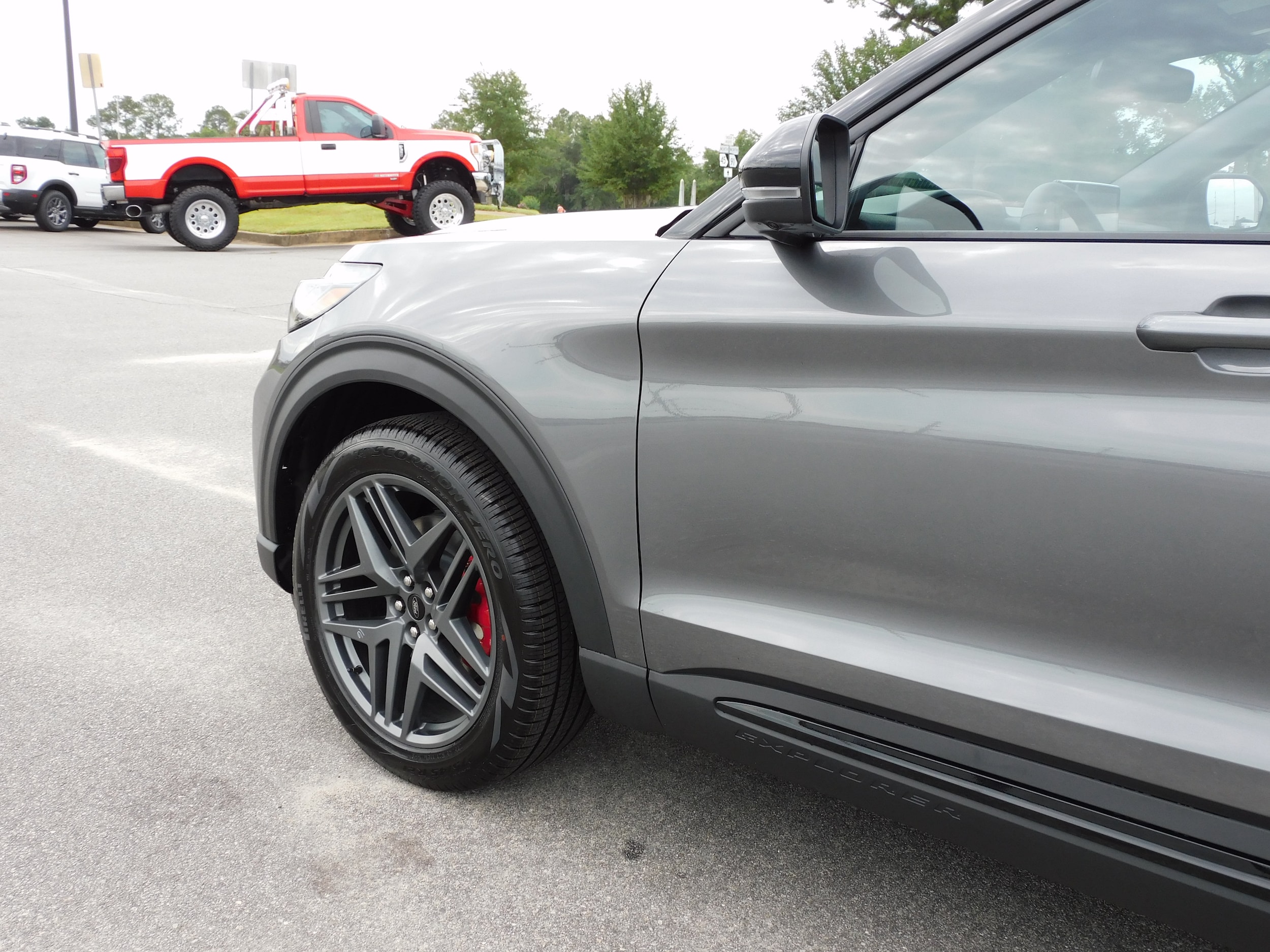 2025 Ford Explorer ST - Photo 8