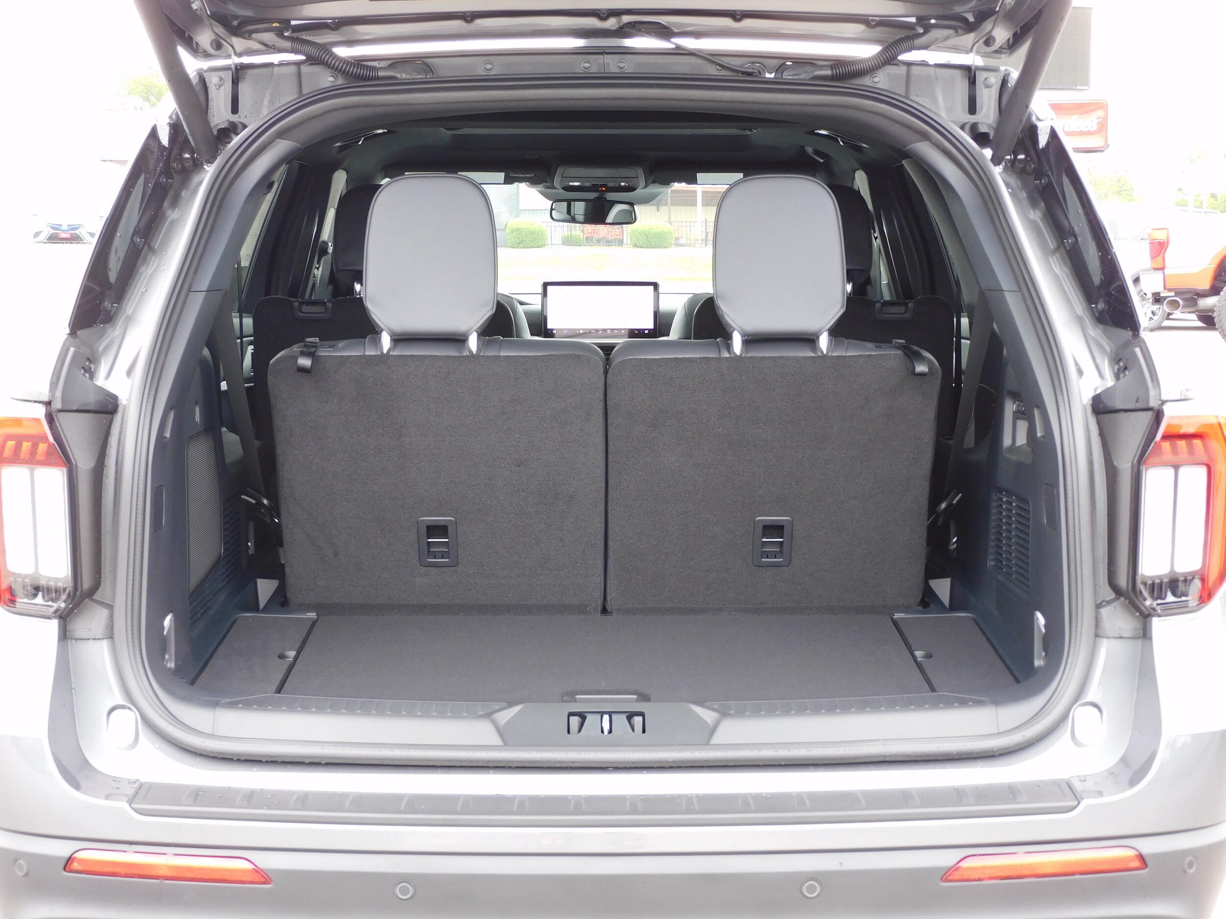 2025 Ford Explorer ST - Photo 6