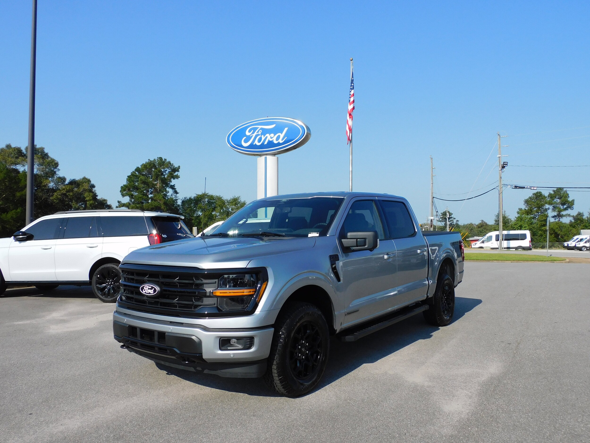 2025 Ford F-150 XLT photo 2