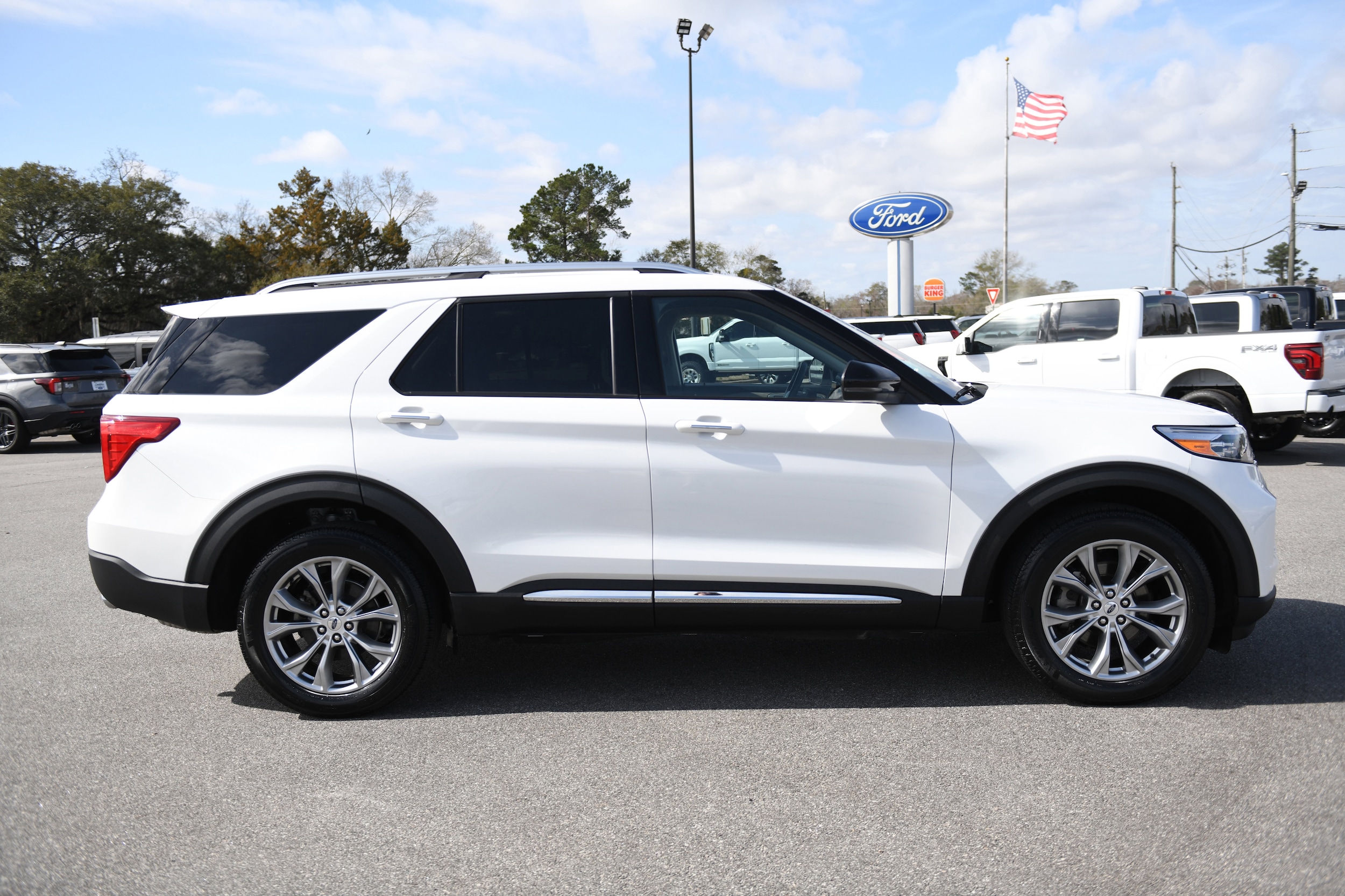 2023 Ford Explorer SUV 