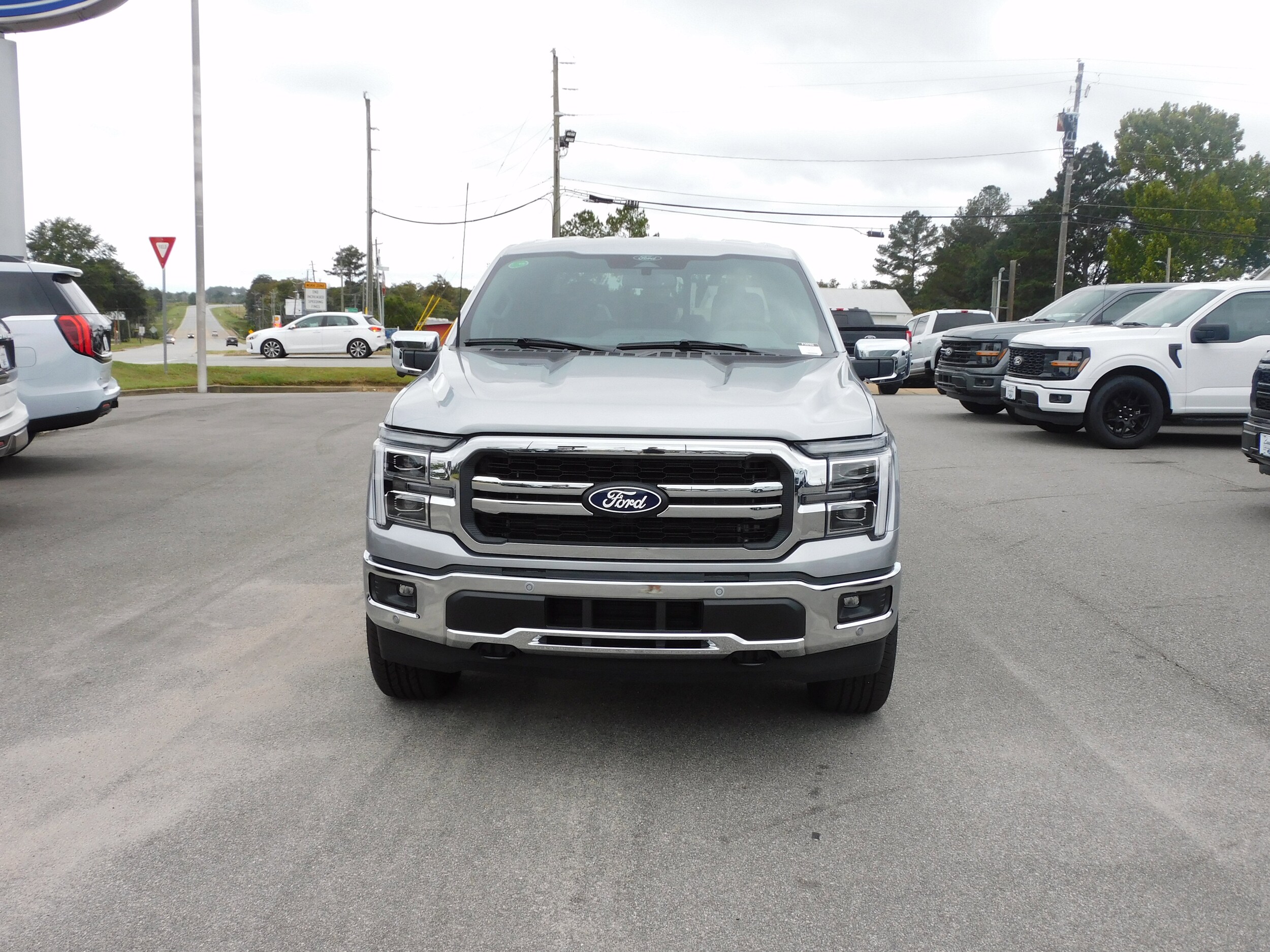2025 Ford F-150 Lariat photo 3