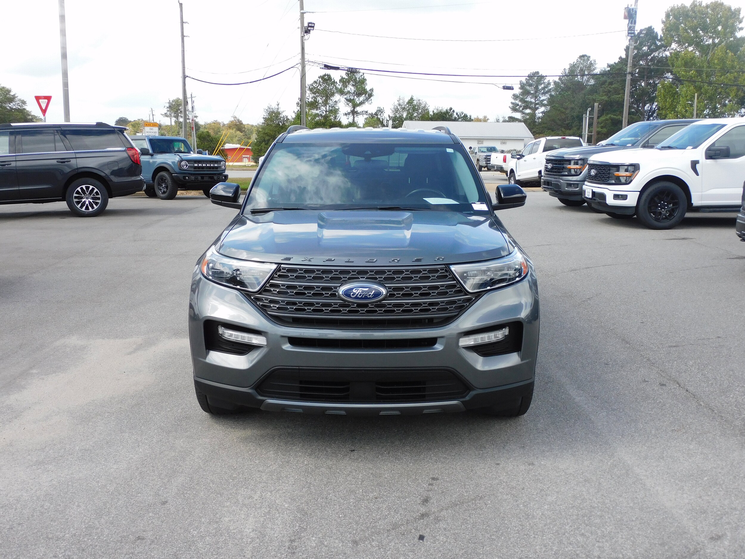 2022 Ford Explorer XLT photo 2