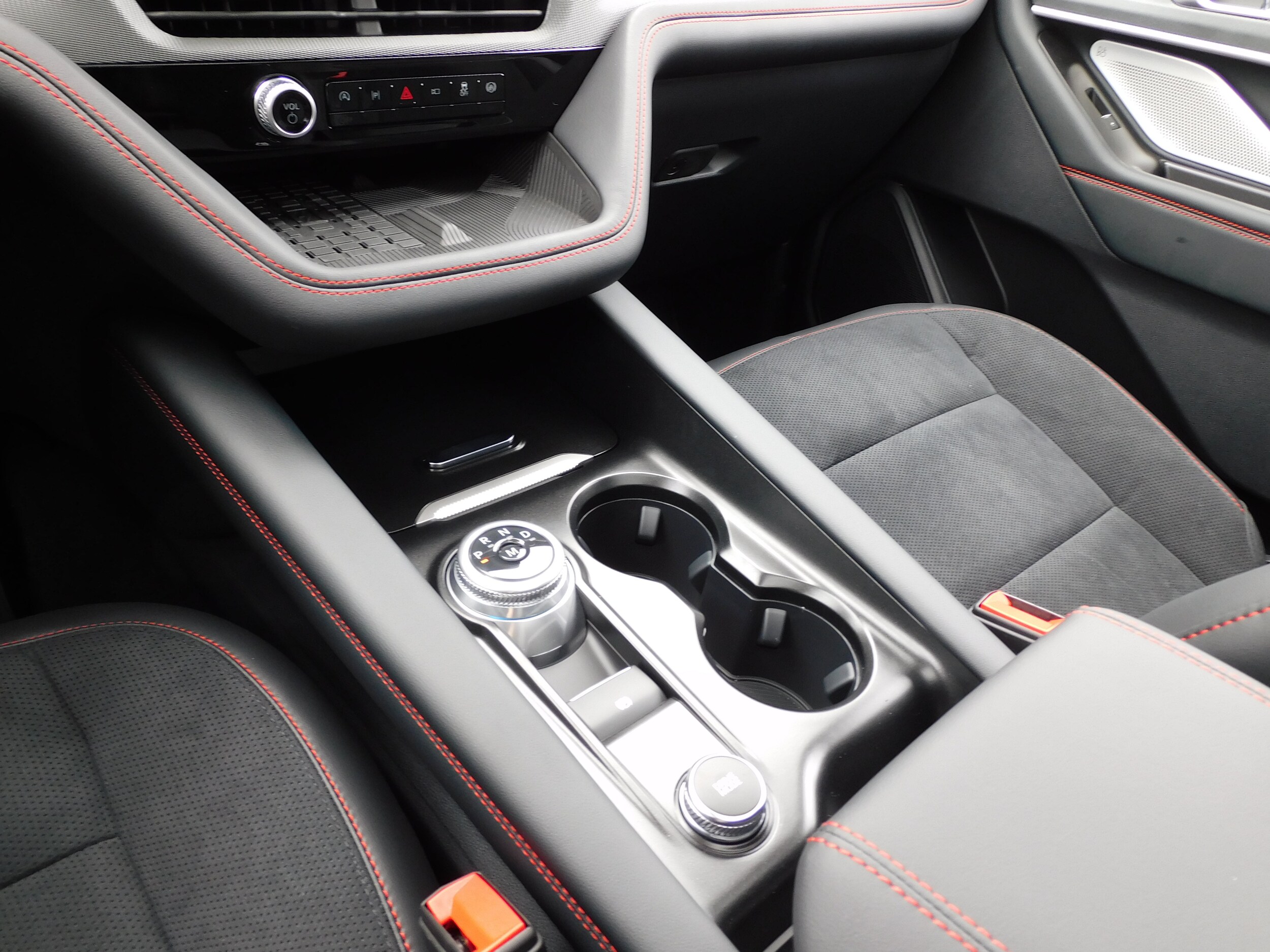 2025 Ford Explorer ST - Photo 21