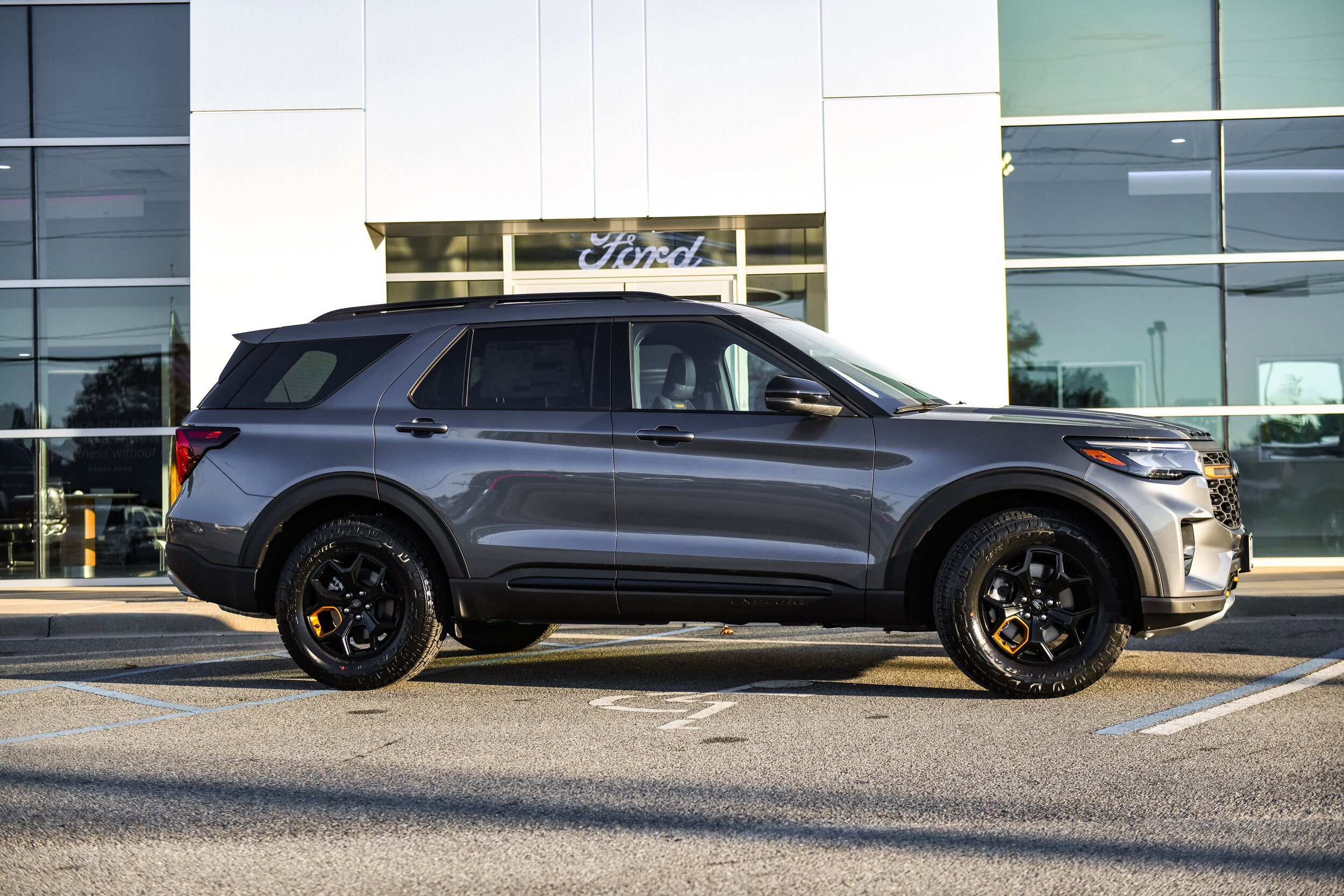2026 Ford Explorer photo 3