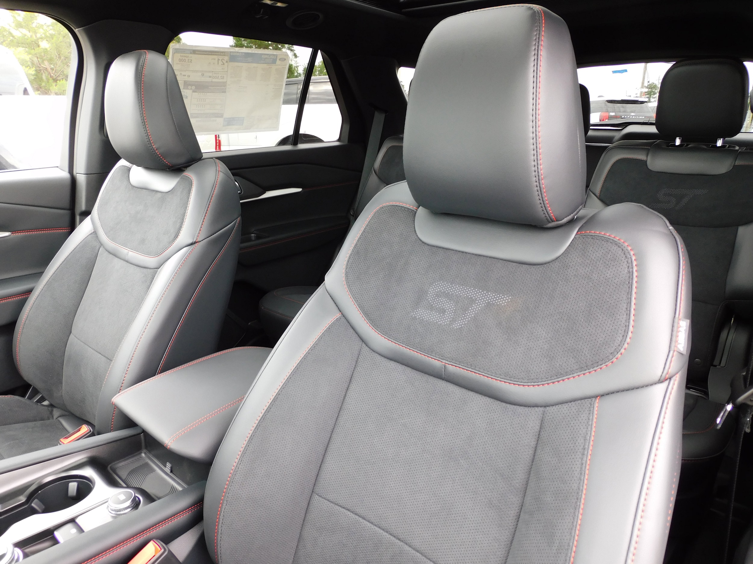 2025 Ford Explorer ST - Photo 12