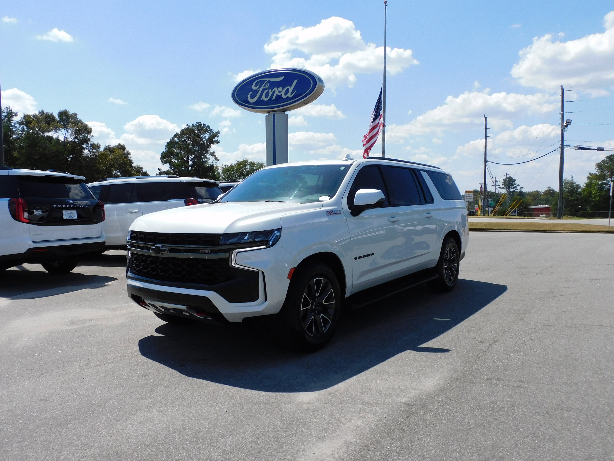 2022 Chevrolet Suburban Z71 photo 2