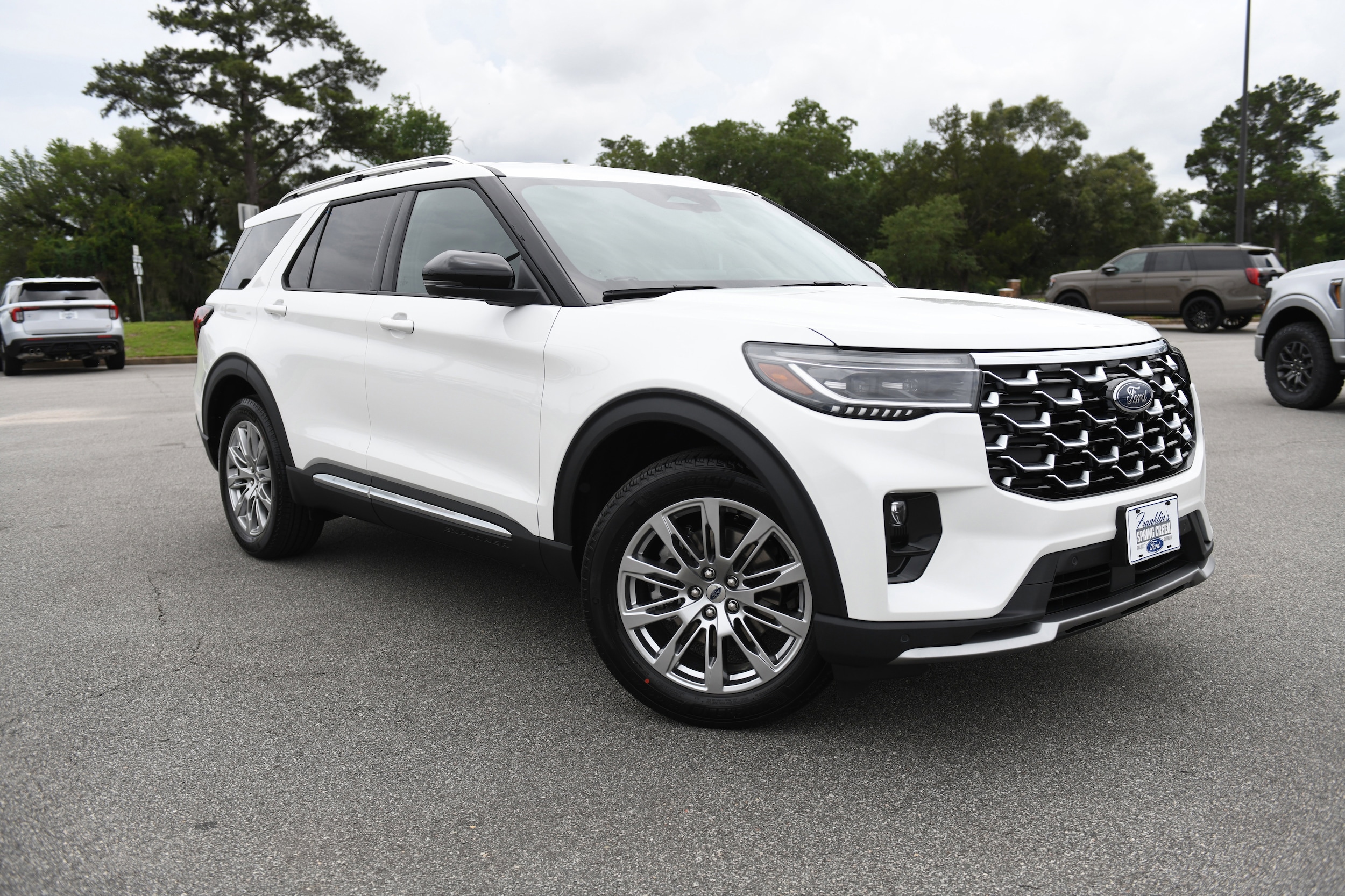 2026 Ford Explorer Platinum's photo