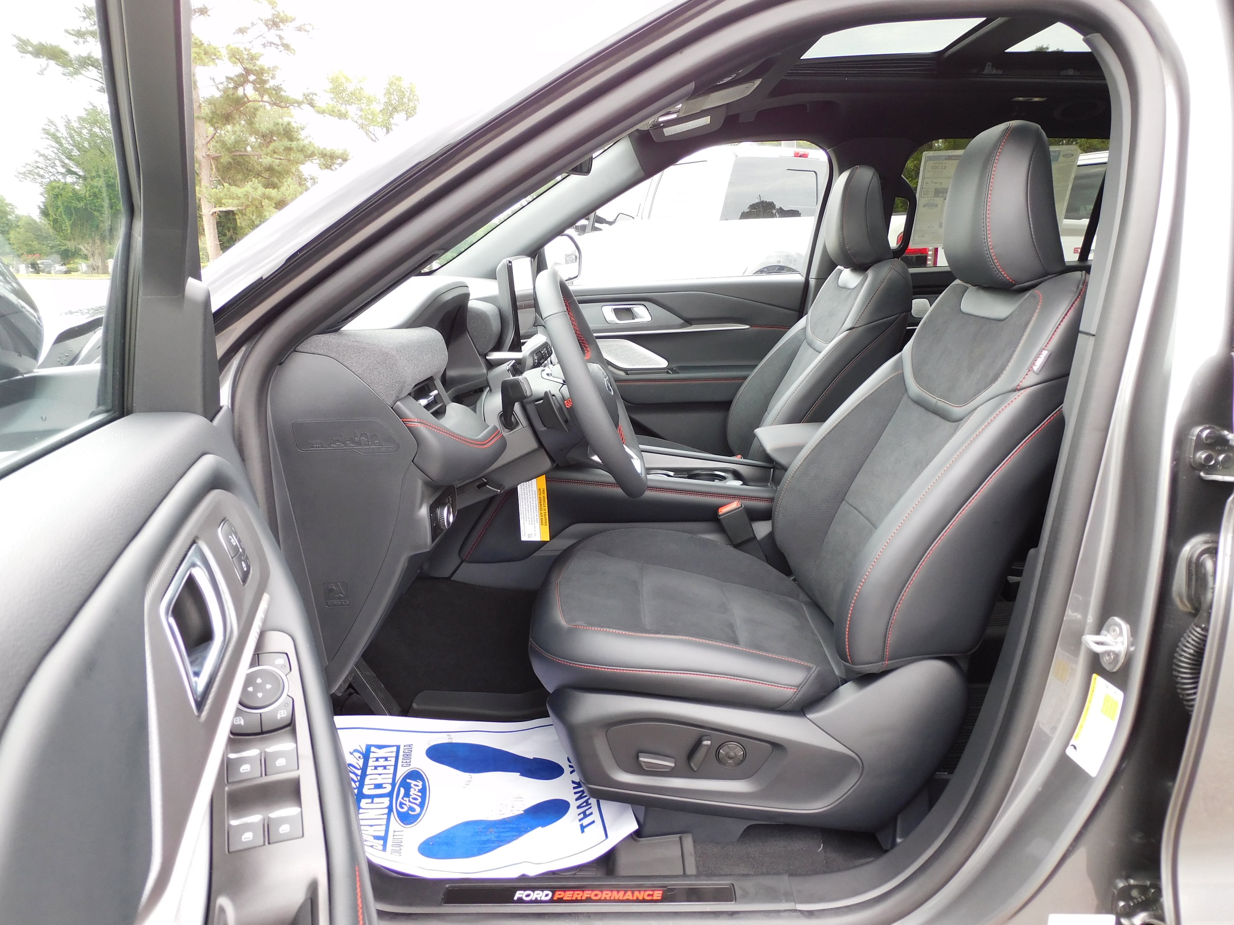 2025 Ford Explorer ST - Photo 11
