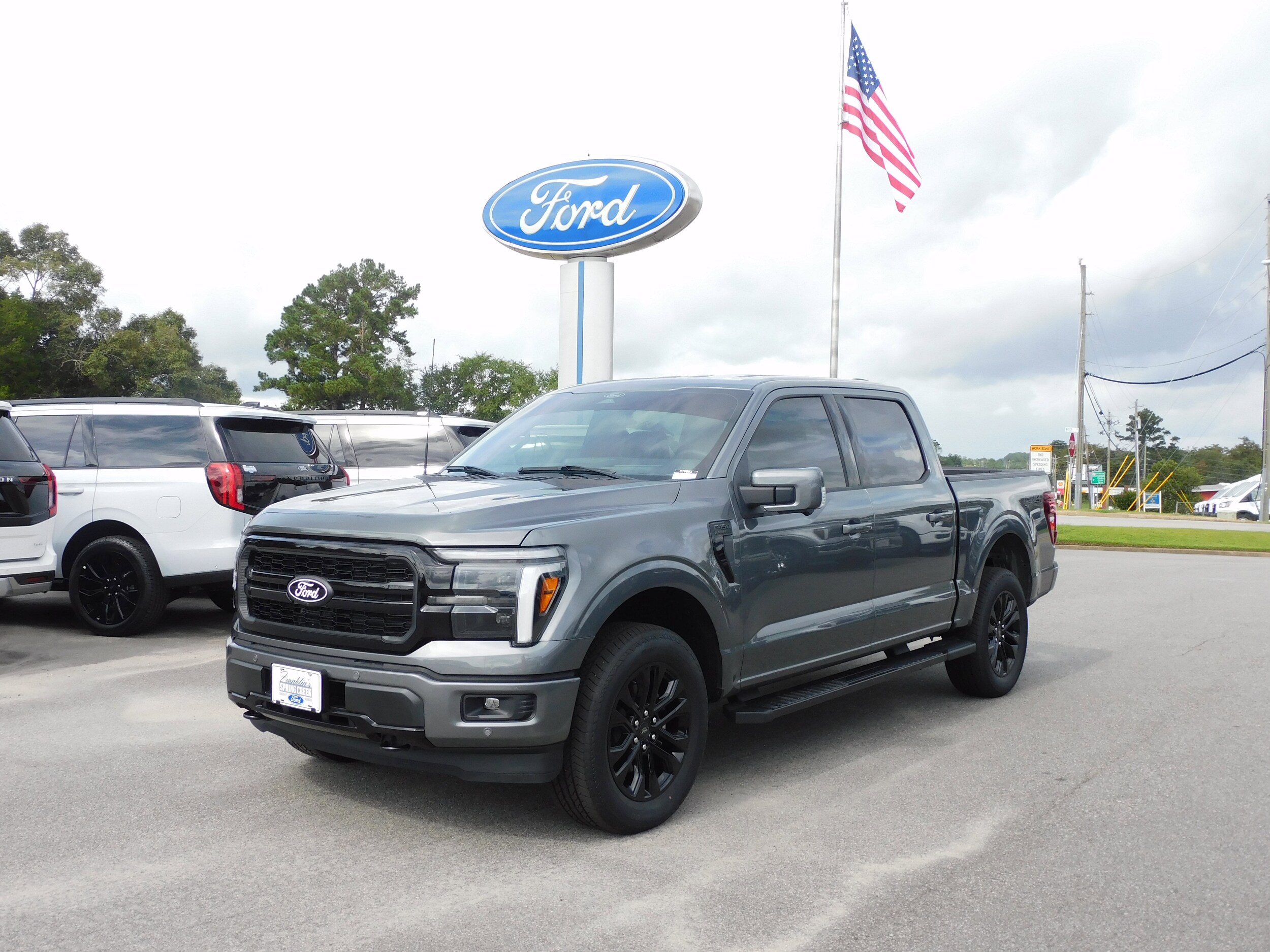 2025 Ford F-150 Lariat photo 2