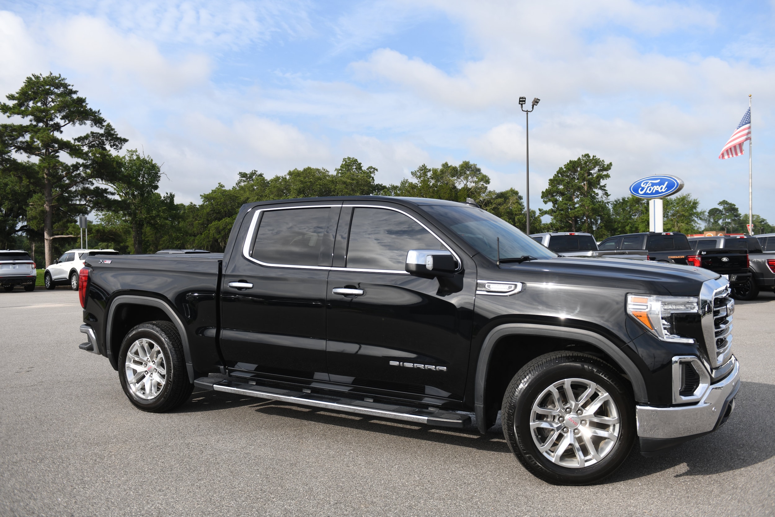 2021 GMC Sierra 4WD Crew Cab Short Box SLT's photo