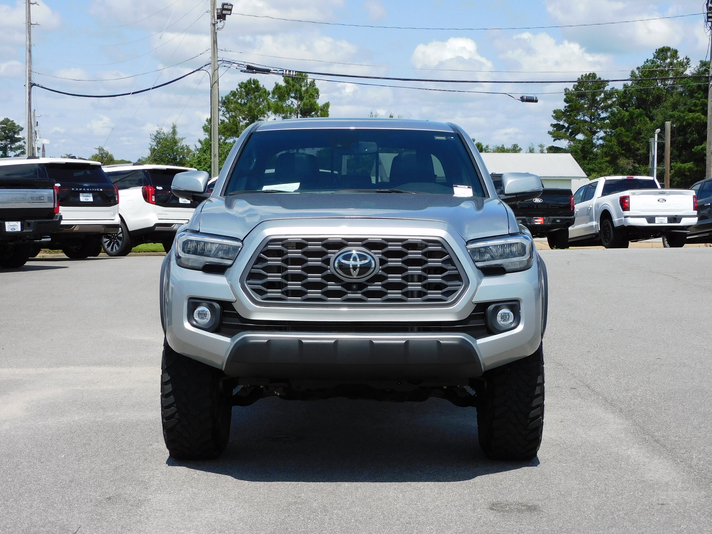 2023 Toyota Tacoma TRD photo 3