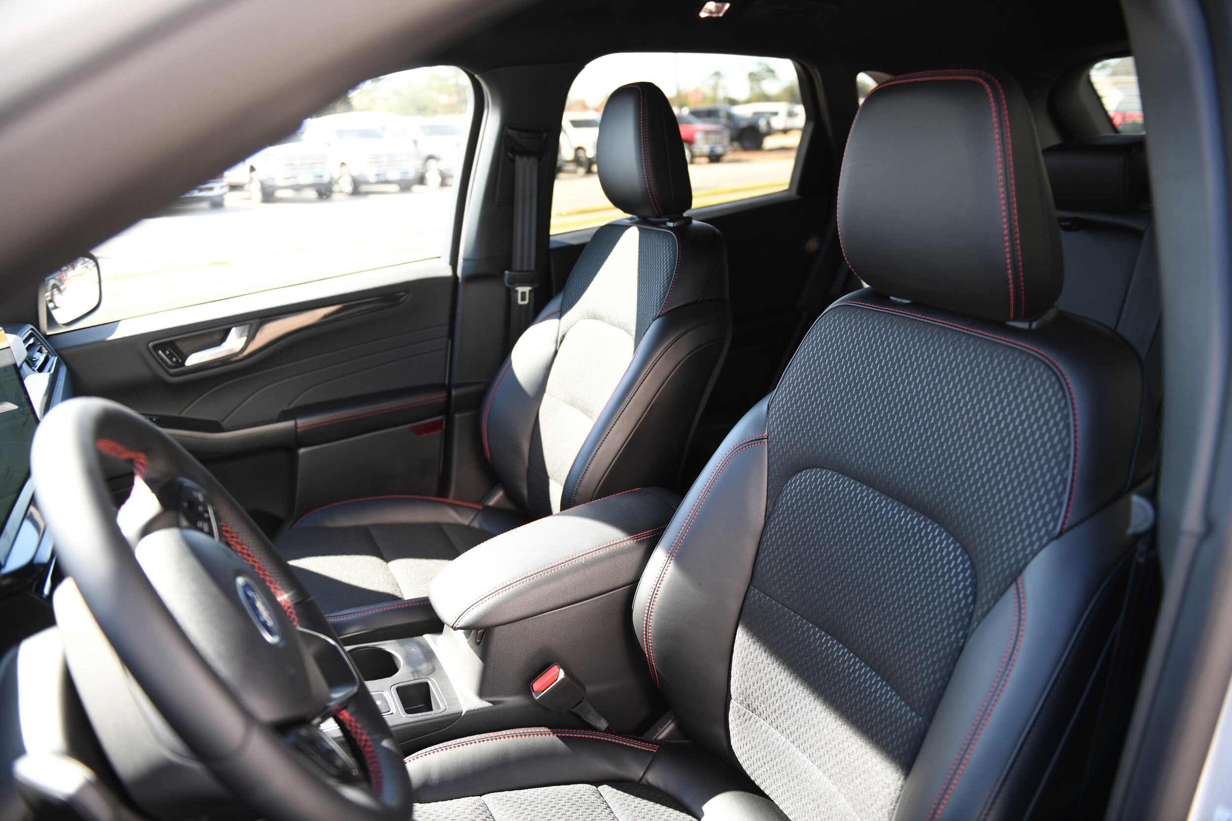 2026 Ford Escape ST-Line - Photo 14