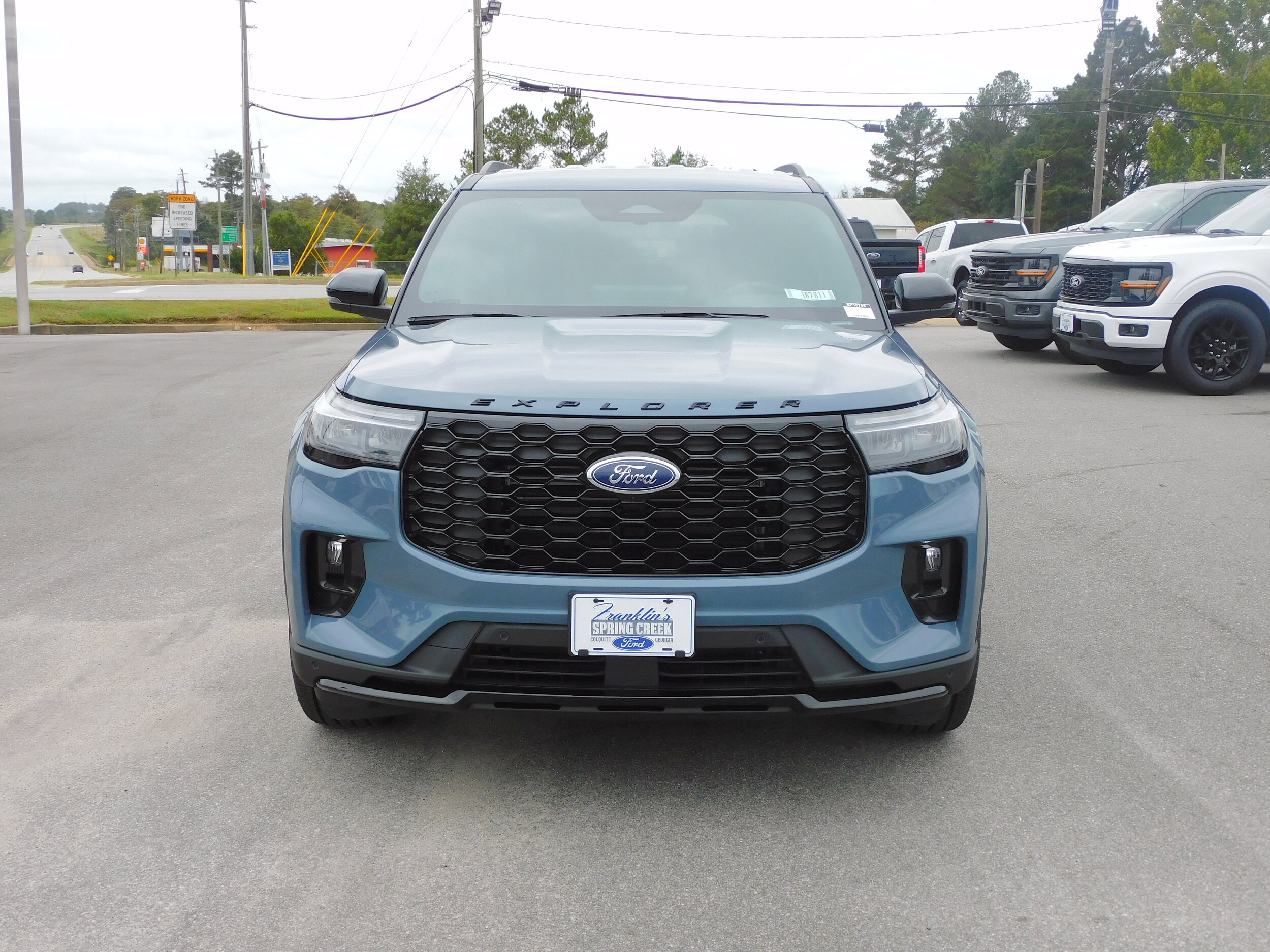 2025 Ford Explorer ST-Line photo 2