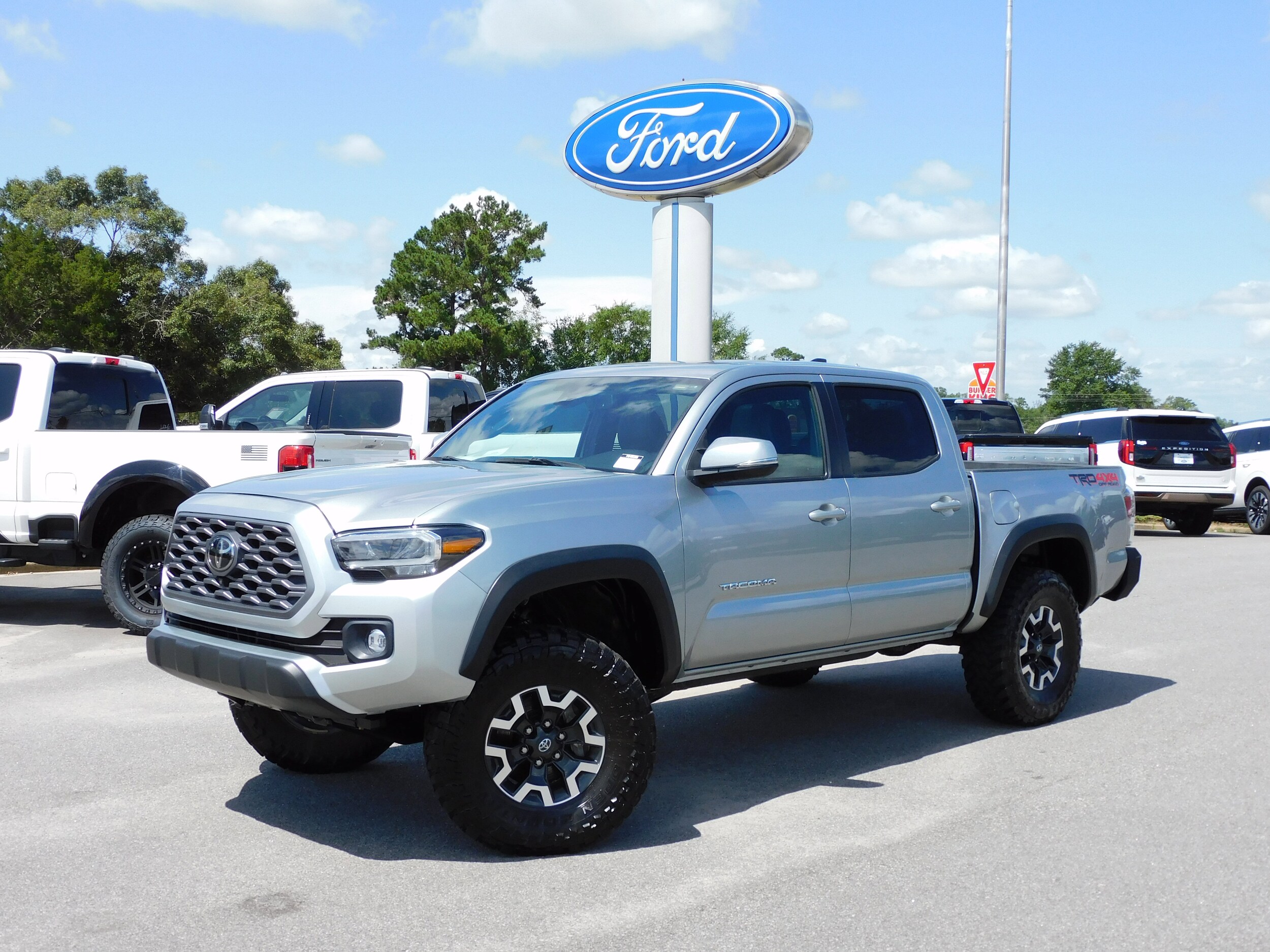 2023 Toyota Tacoma TRD photo 2