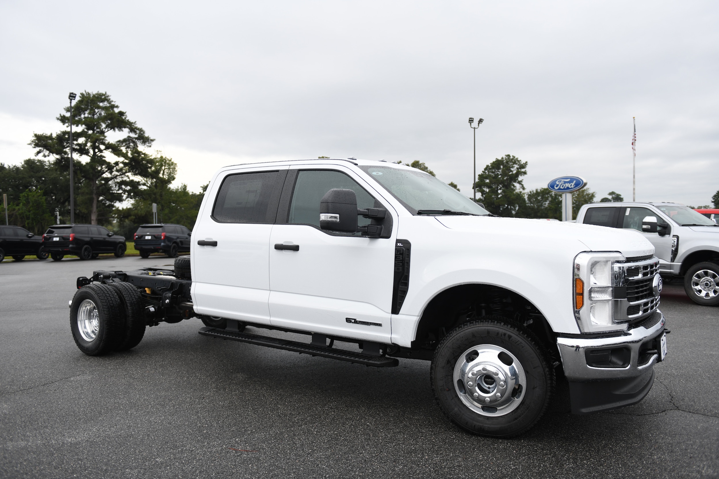 2027 Ford F-350 Super Duty Chassis Cab