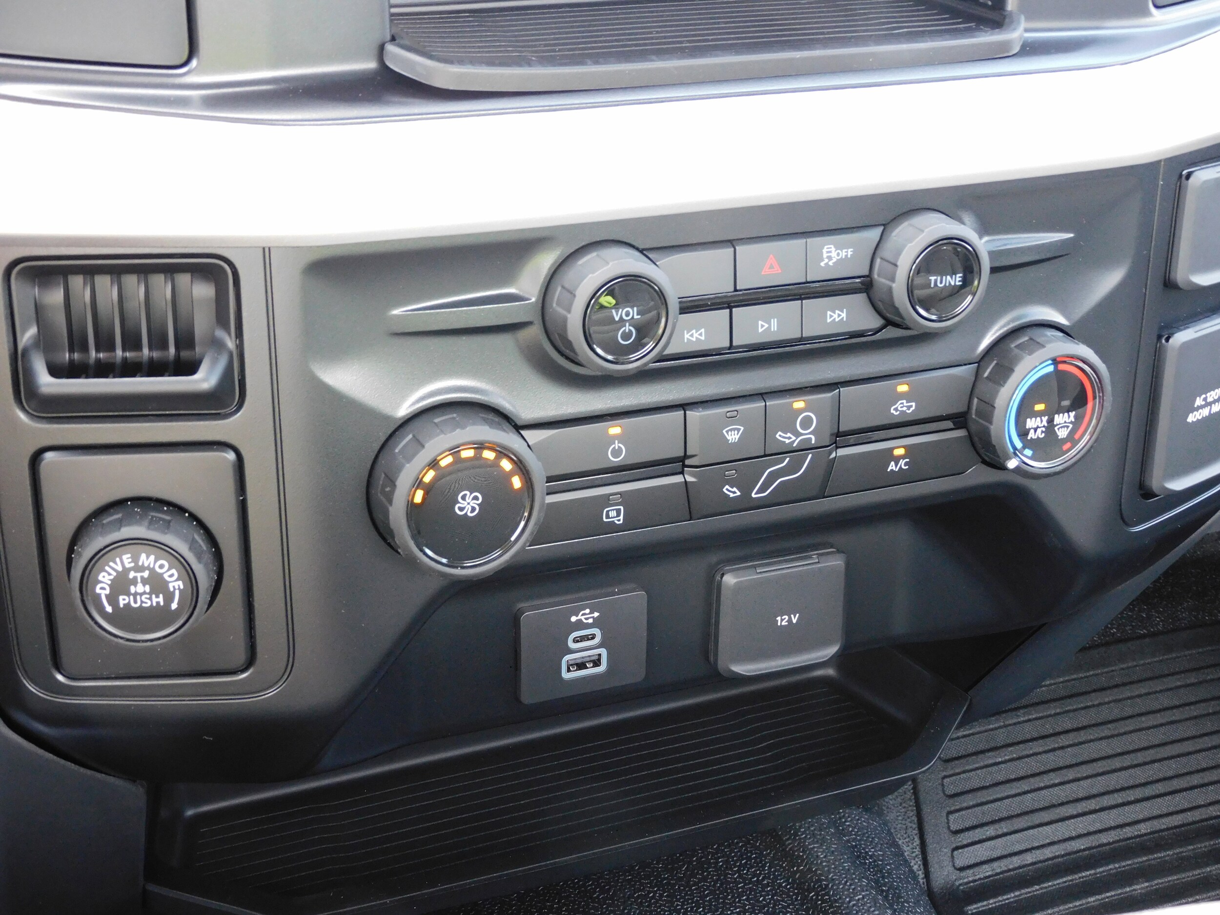 2025 Ford F-350 Super Duty XL - Photo 13