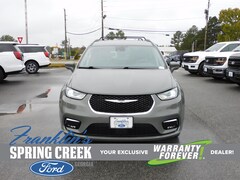 2022 Chrysler Pacifica Touring L Van Passenger Van