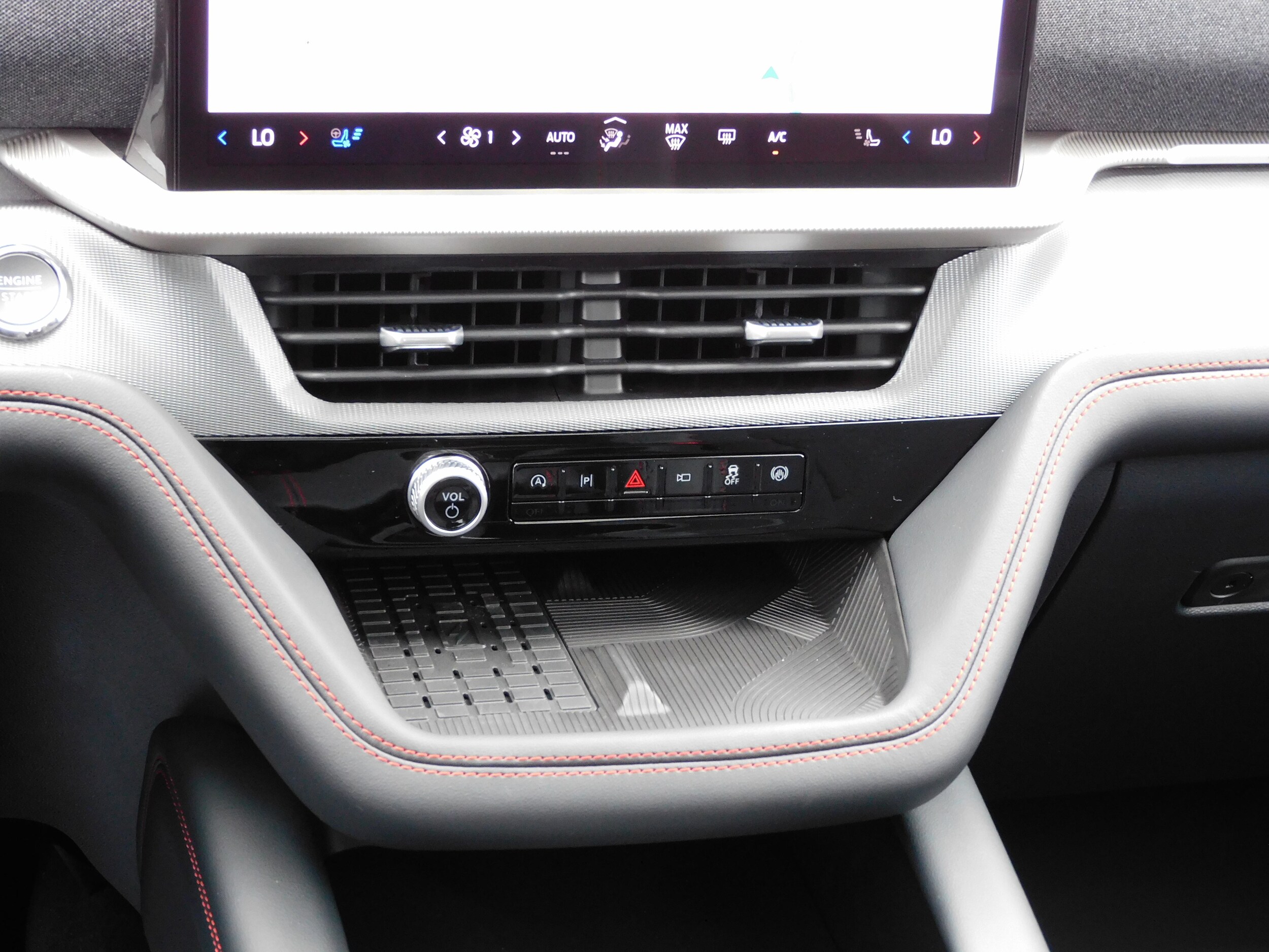 2025 Ford Explorer ST - Photo 16