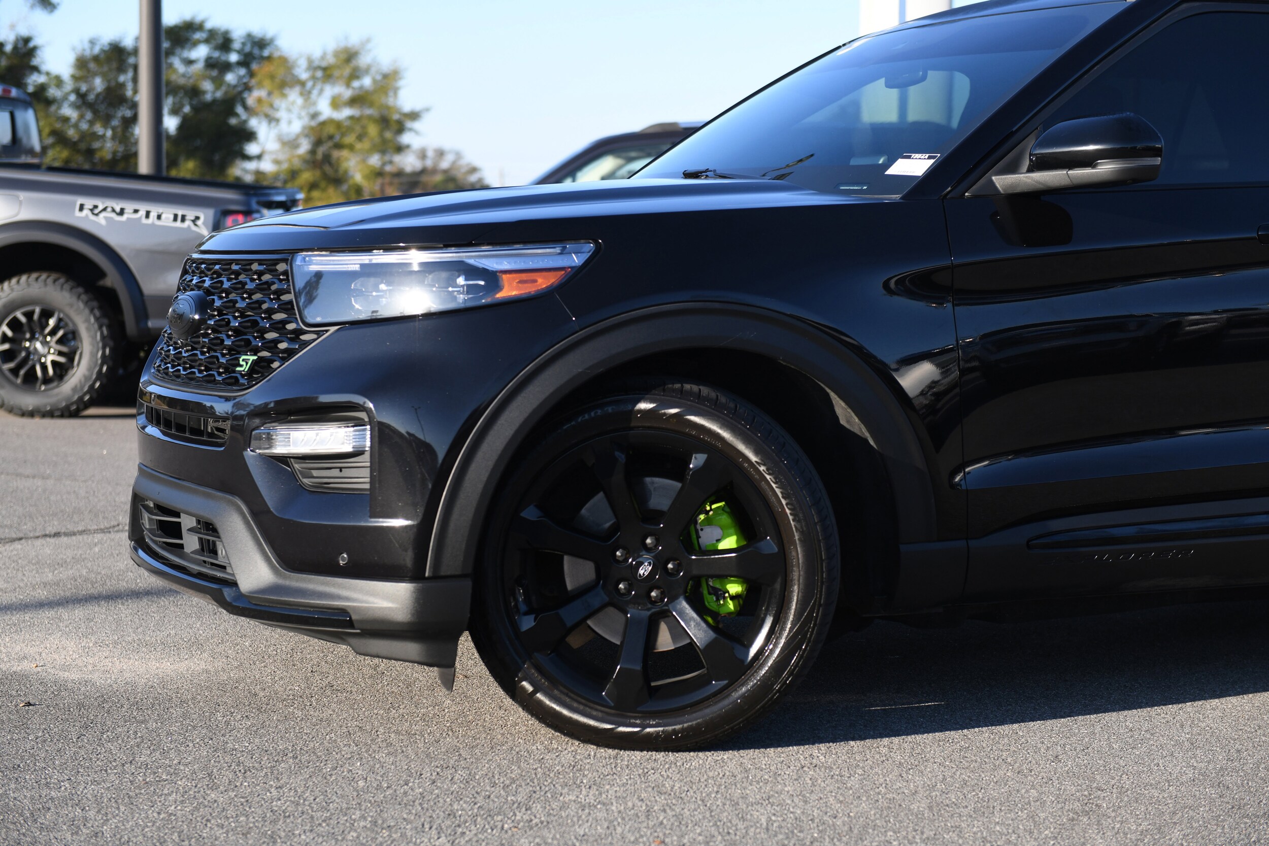 2022 Ford Explorer ST photo 2