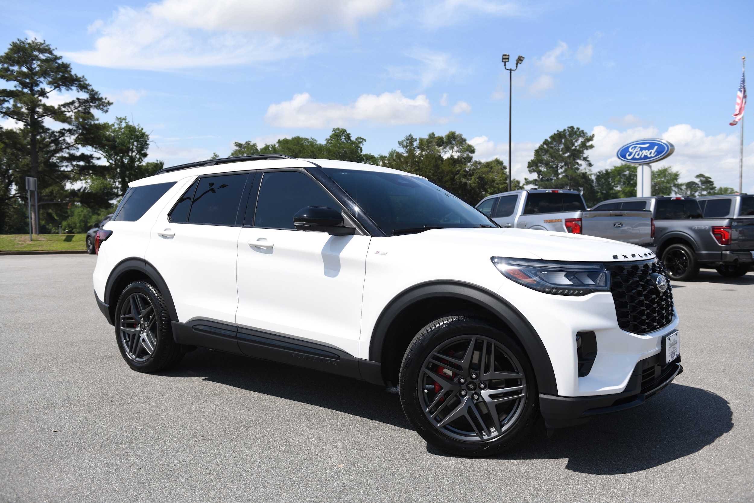 2025 Ford Explorer ST-LINE RWD (PL535)'s photo