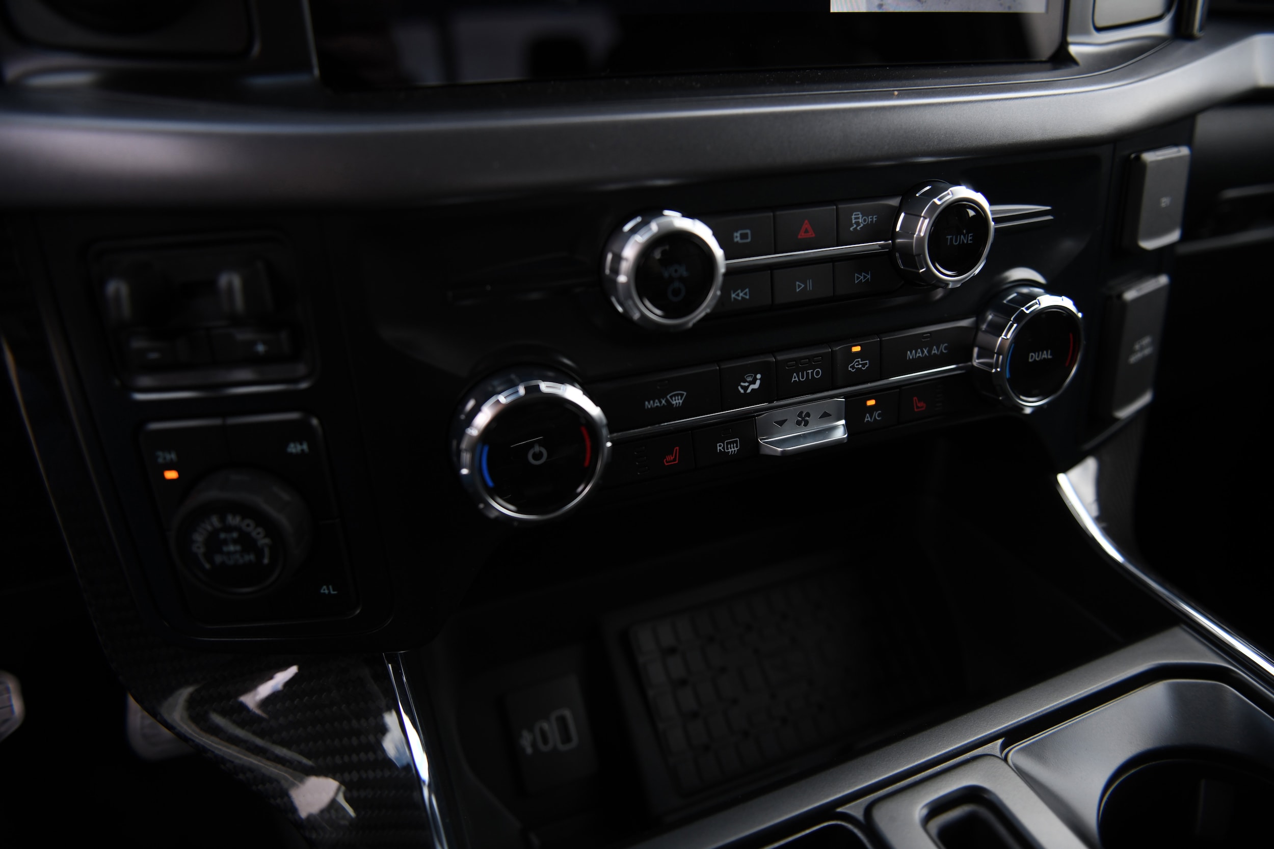2025 Ford F-150 XLT - Photo 40