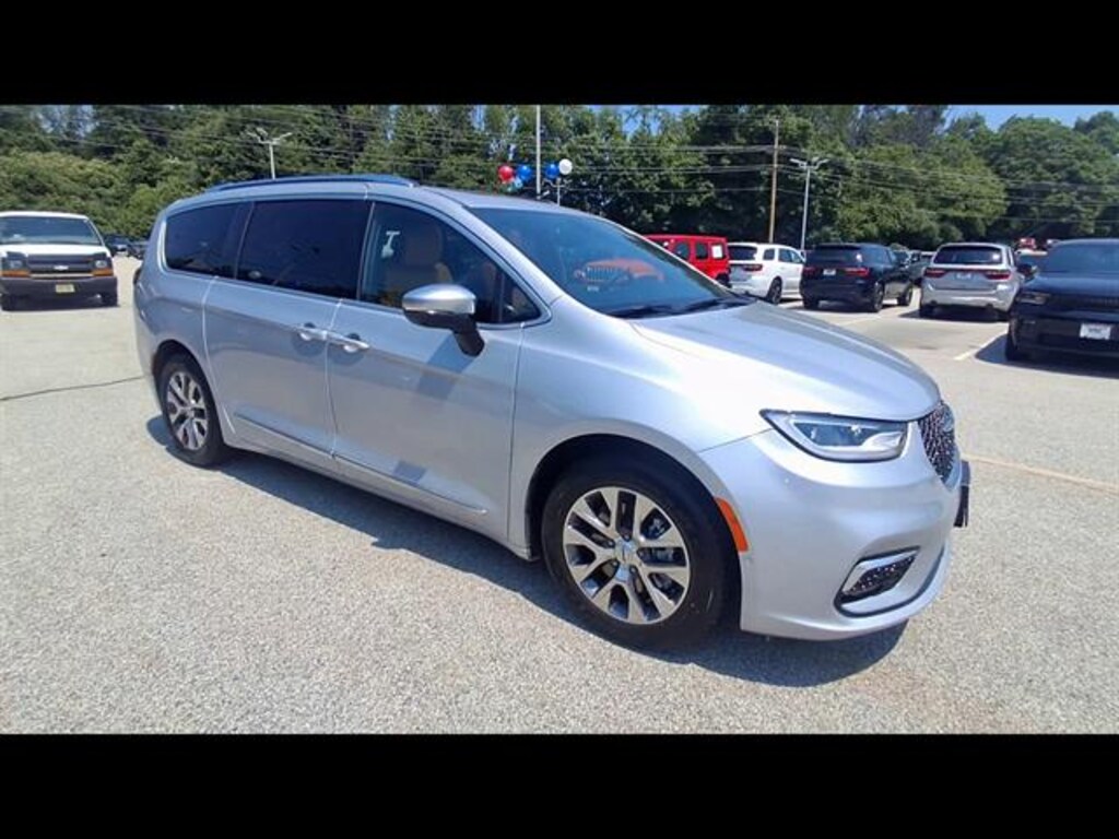 Used 2023 Chrysler Pacifica Pinnacle Van Passenger Van