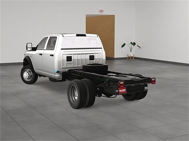 2025 Ram 5500 Tradesman photo 2